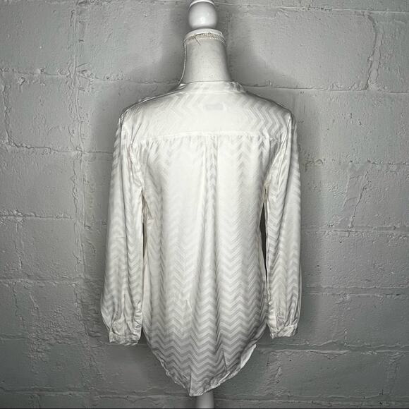 Equipment Women's  Femme Silk Chevron Collarless Button Cuff White Blouse XS - Picture 2 of 6